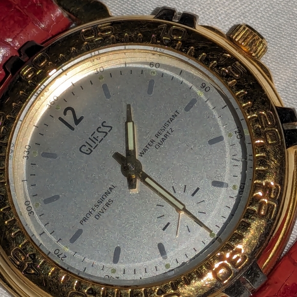 Vintage 1990 Guess Inc watch - Picture 11 of 16